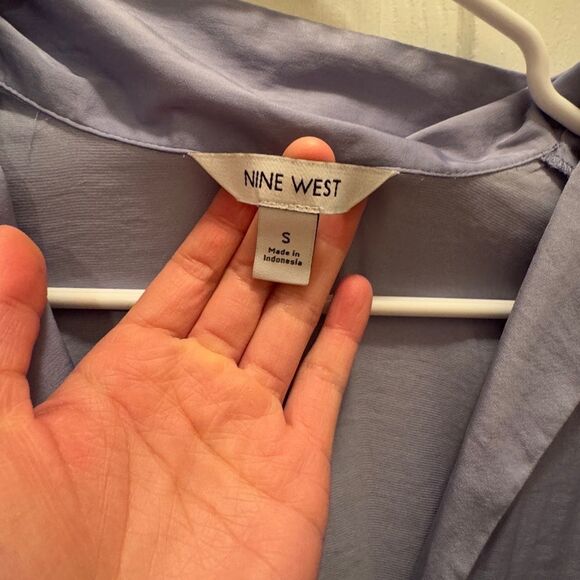 Nine West Button-Down Blouse – Size S, Light Blue, Cap Sleeves, Flowy Fit - Picture 5 of 9